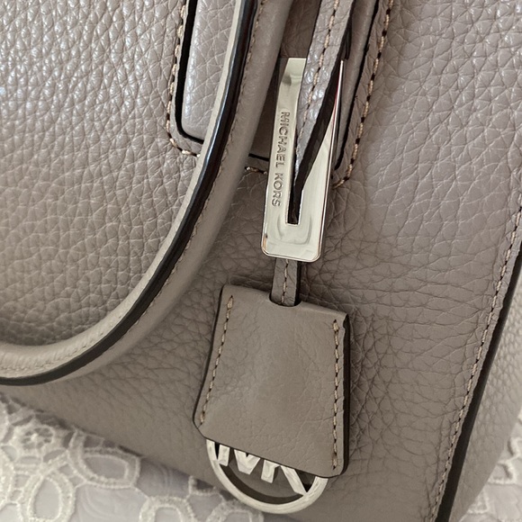 Michael Kors - Selby Large Leather Satchel - Picture 4 of 8